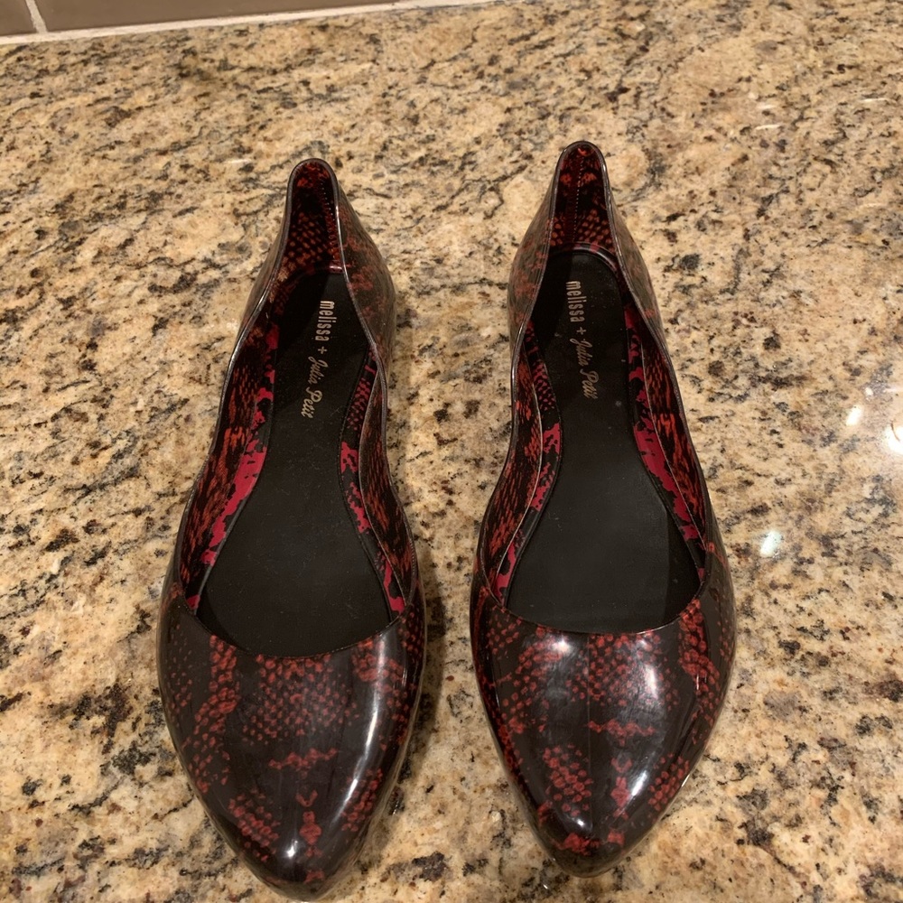 Stylish Melissa rubber waterproof flats.